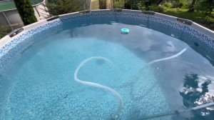 Чистка дна бассейна при помощи AQUACLEAN #58234. Cleaning the bottom of t