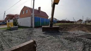 Работа планировочным ковшем. Мини экскаватор.