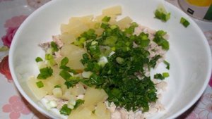 Салат с индейкой и ананасами