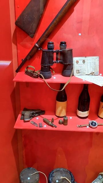 Две винтовки, пистолет и гранаты смотреть онлайн