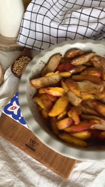 Запеченные персики и груши + буррата, орешки, мёд 🍯 Ре? смотреть онлайн