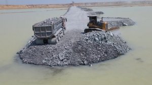 Строительство,  засыпка, дорога через озеро очередной обзор
