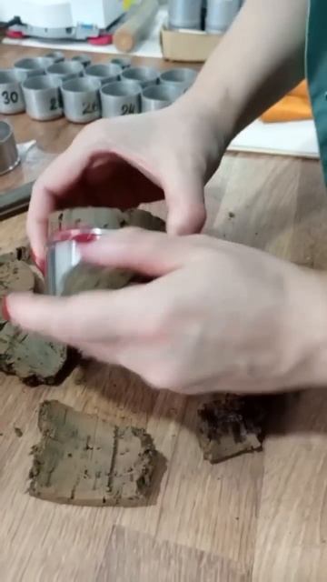 Определяем полностью суглинка #лаборатория #геология? смотреть онлайн