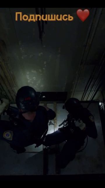 Лифт упал | служба спасения shorts #shorts #рекомендации #нарезкафильмов #911 #службаспасения смотреть онлайн