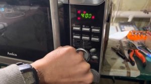 Amica MW 18105 Si microwave микроволновка СВЧ печь бьется током не