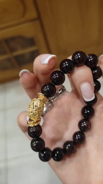 Браслет на резинке из граната.фурнитура люкс под золо? смотреть онлайн