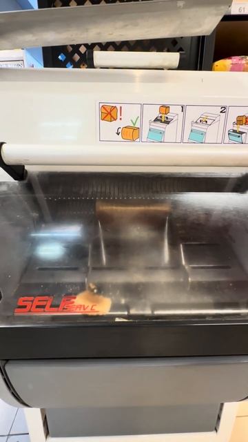 Автоматическая хлеборезка в супермаркете смотреть онлайн