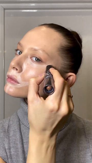 КАК МОДЕЛИ НАНОСЯТ КОНСИЛЕР❓ #заработок #съёмки #моде? смотреть онлайн