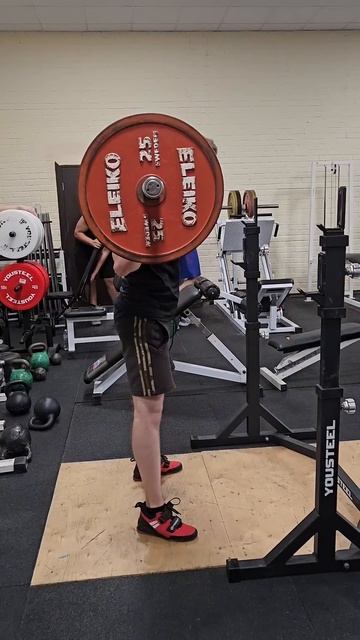 присед, день ног #присед #приседания #штанга #пауэрлифт смотреть онлайн