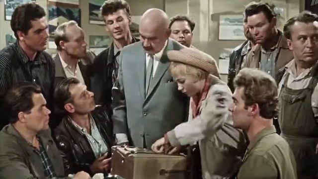 Королева бензоколонки (1963) || Фрагмент || 'Справка о том, что есть талант' || Фрагмент фильма смотреть онлайн