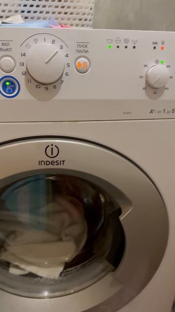 Стиральная машинка индезит, модель NS5051. Впервый раз та смотреть онлайн