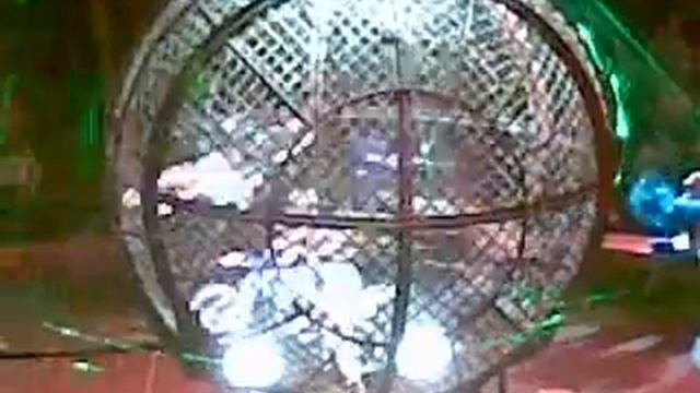 Цирк Колумбия-мотоциклисты