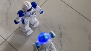 Танец роботов. #роботы #игрушки