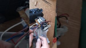 Ремонт мясорубки Scarlett SC-4249. Замена термопредохранител