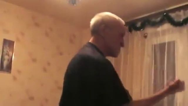 НОВЫЙ ГОД С БАТЕЙ 2018 ПРИКОЛ / ПЬЯНЫЙ БАТЯ В НОВЫЙ ГОД смотреть онлайн