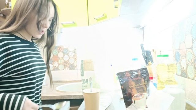 готовка по рецепту из тик тока !!!КЕКС В МИКРОВОЛНОВКЕ!! смотреть онлайн