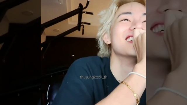 ТэТэ милашка🥰 а рядом его любимый холодильник🤭 #taekook смотреть онлайн