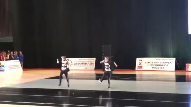 Мария Карюкова и Марта дубинская чир хип-хоп новый танец :-