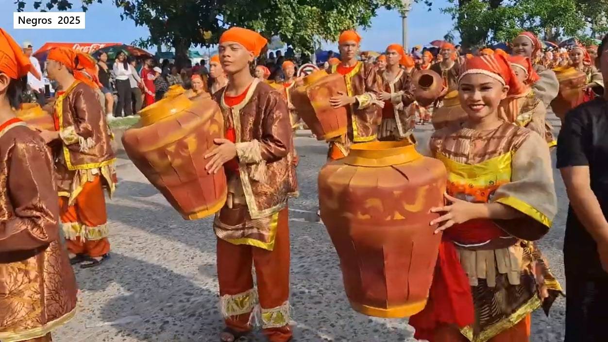 Негрос 9. Уличные танцы. Dumaguete City, Negros.