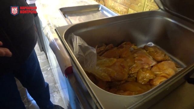 ГРЯЗНЫЙ ХОЛОДИЛЬНИК И ПОСУДА БЕЗ МАРКИРОВКИ: как рабо? смотреть онлайн