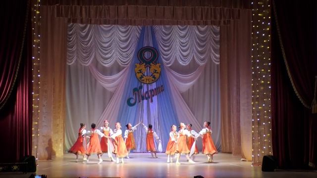 Русская народная девичья хороводная  младшая группа ОХС Фиеста  начало творческого пути