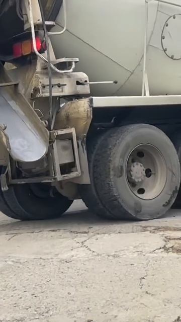 Миксер хино #хино #бетон смотреть онлайн