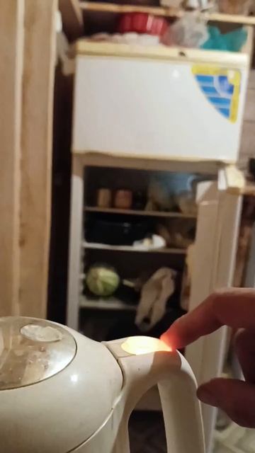 Чайник VS холодильник! Вся правда о сетевом напряжении смотреть онлайн