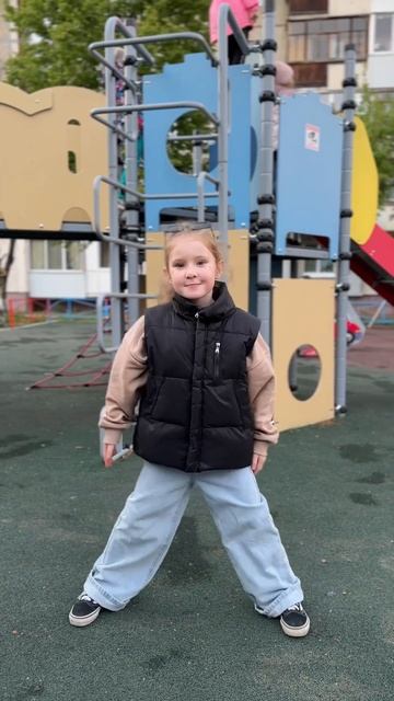 Я ТАНЦУЮ ПОД ЛЮБИМУЮ ПЕСНЮ НА ДЕТСКОЙ ПЛОЩАДКЕ 💓 #avatarw смотреть онлайн