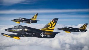 Шоу пилотажной группы "Русь" над Волгой.