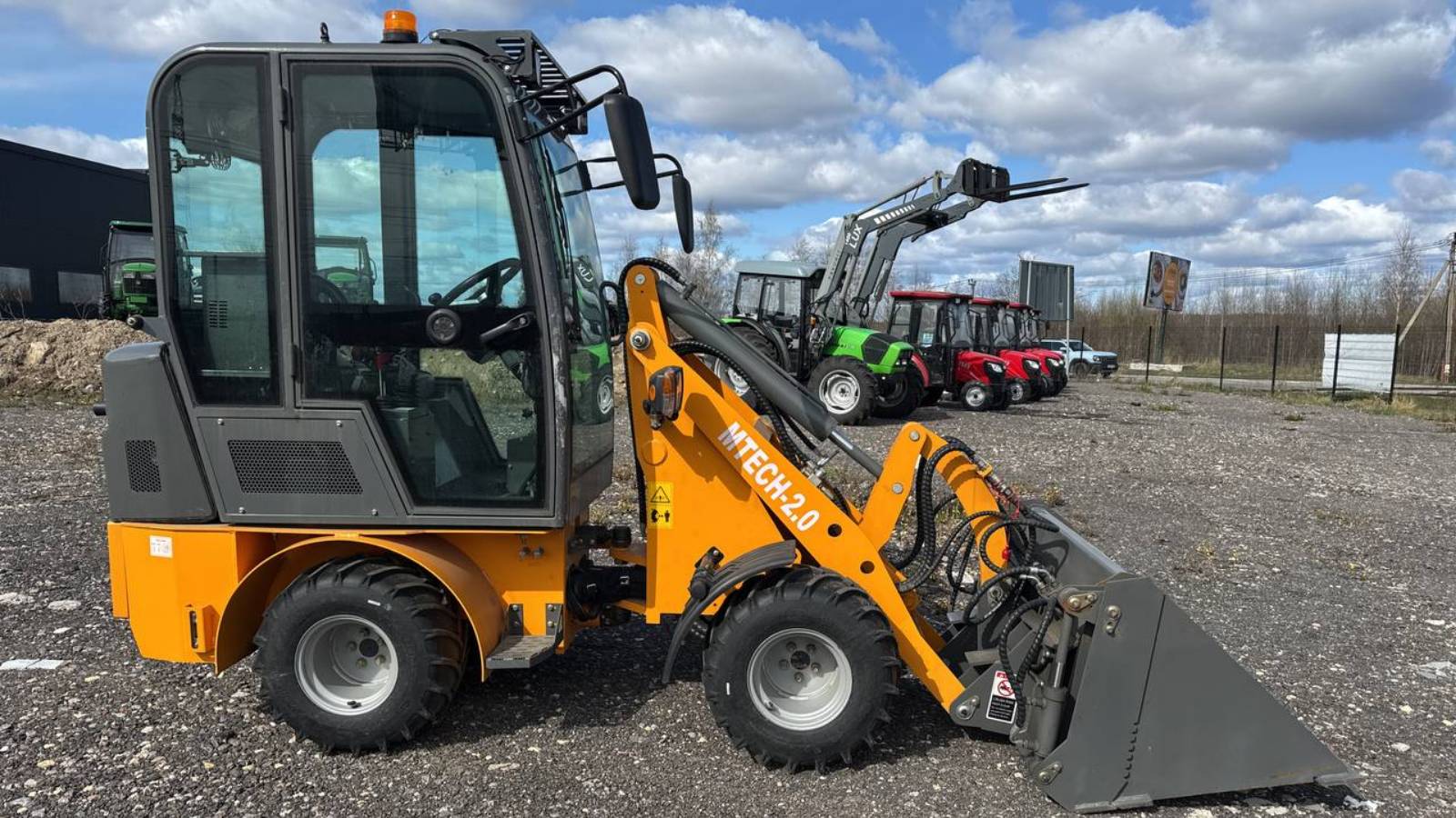 Мини погрузчик Manitech 2.0  #спецтехника #automobile #excavator #купитьтехнику #деталь #everun