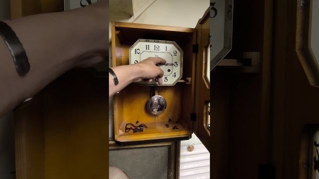 Часы с четвертным боем. смотреть онлайн