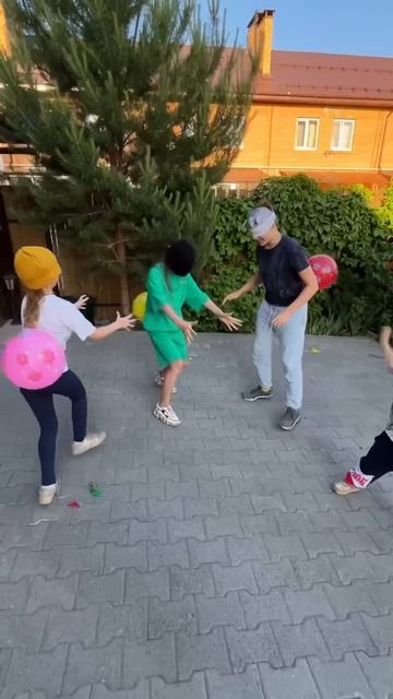 ВЕСЕЛАЯ ИГРА ДЛЯ КОМПАНИИ🎈P.S. Малыш жестко впечаталс? смотреть онлайн