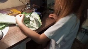 Ребенок шьет! Сшила халат!    Обзор швейной машинки Kitfort