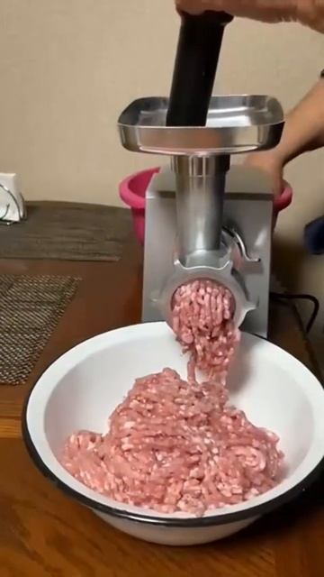 «5 кг мяса за 5 минут. Хорошая мясорубка»: Игорь Ч. Покуп смотреть онлайн