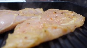 ГОТОВИМ СТЕЙКИ ИЗ КУРИЦЫ НА ГРИЛЕ