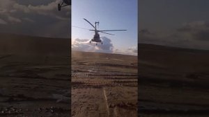 посадка вертолета при сильном боковом ветре.