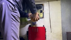 Установка сухого фена в переносной домик