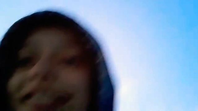 Часть два лопаем шарики на батуте