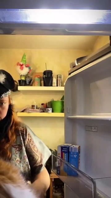 Юля не одна же забыла кота в холодильнике? 😁 #новыйгод смотреть онлайн