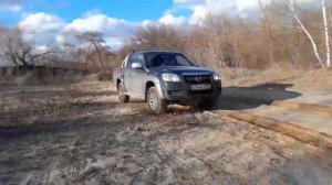 Дизельный пылесос буксует по песку. Мазда бт-50.