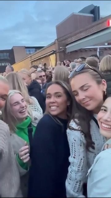 Норвежские девушки красивые и веселые концерт в порту смотреть онлайн