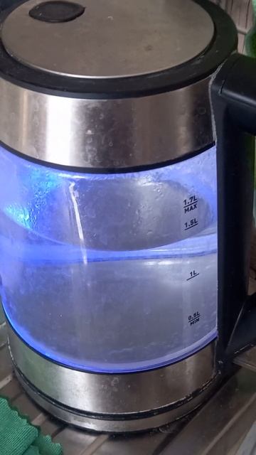 Электрический чайник кипит 1-ого Апреля смотреть онлайн