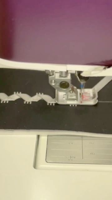 Как красиво и эстетично пришить ленту к изделию на шве смотреть онлайн