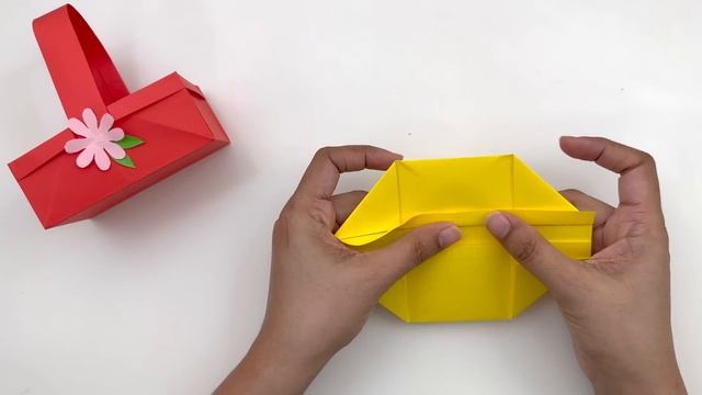МИНИ-КОРЗИНКА ДЛЯ ПОДАРКА СВОИМИ РУКАМИ! Корзинка оригами! Поделки из бумаги!