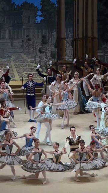 Гран Па из балета ПАХИТА . Финал #bolshoitheatre #classicalballet #ballet #paquita смотреть онлайн