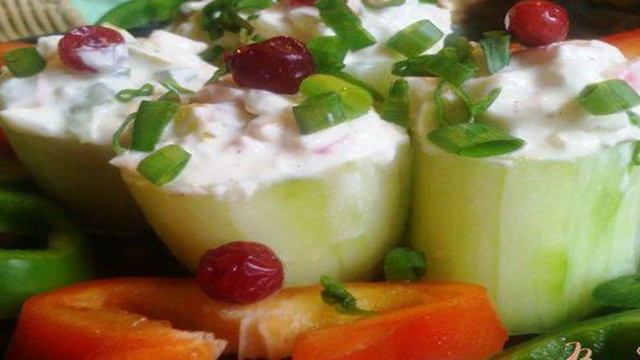 Огурцы с начинкой