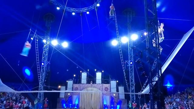 Цирк "Кобзов" - воздушный гимнаст сорвался смотреть онлайн