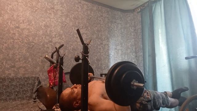 Сегодня без штатива/Покажу жим штанги и брусья/ПОЖ