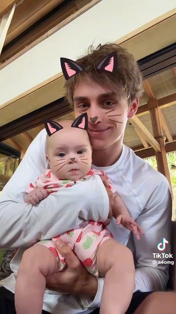 Влад А4 с своей дочерью Оливия, это так мило 😻👼🏻❤️ # смотреть онлайн