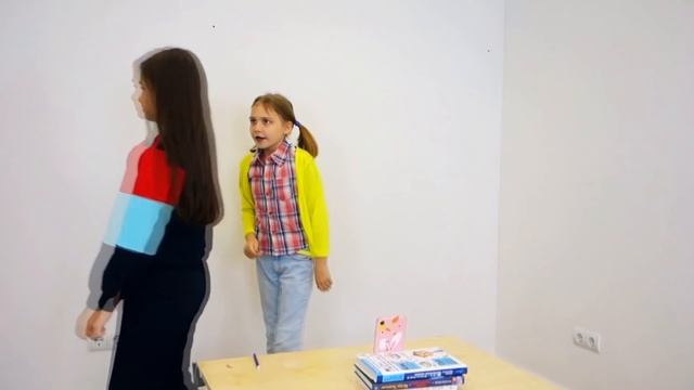 Популярная VS  НЕпопулярная 🙃 2 типа учеников в классе / Смешные скетчи на канале Мимилашка